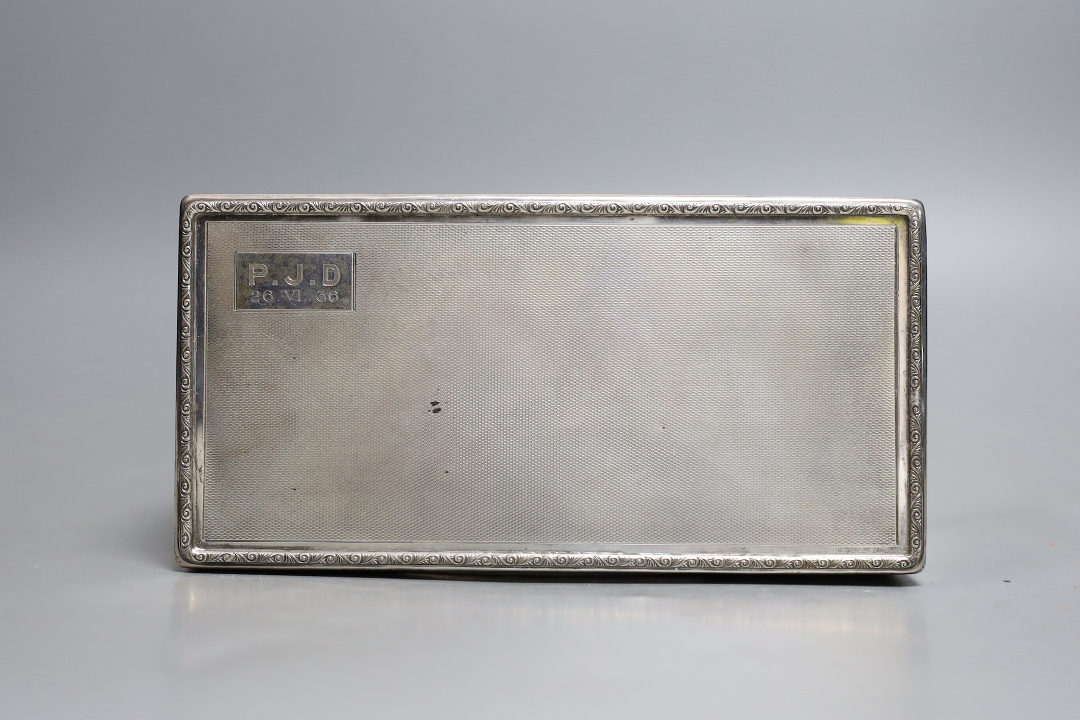 A George V engine turned rectangular silver mounted cigarette box, Birmingham, 1933, 17.8cm.
